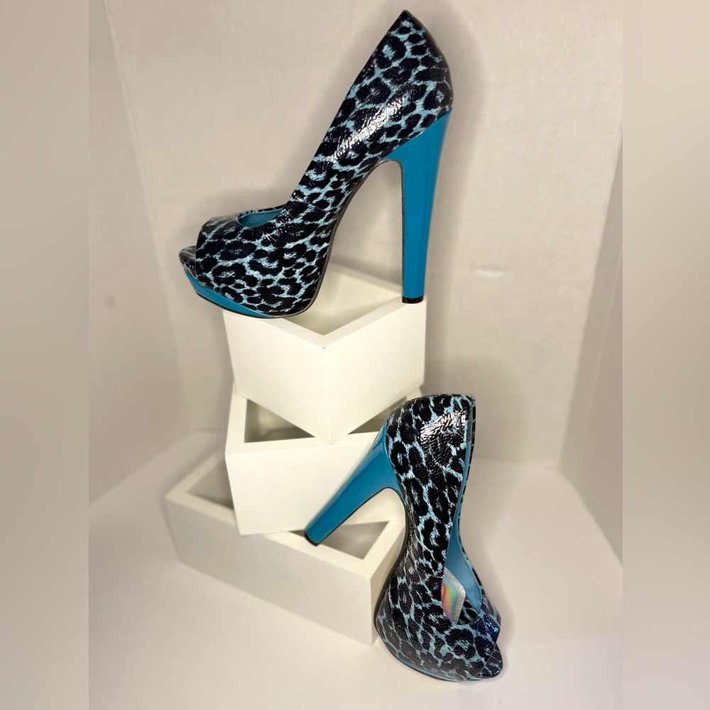 Lasonia - Peek a boo toe blue animal print pumps - size 10